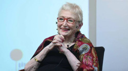 Ünlü Edebiyatçı Pınar Kür Hayatını Kaybetti