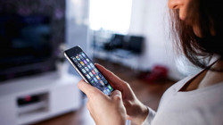 Herkes Bilmeden Yapıyor Ama Bu Hareket Telefonun Pil Ömrünü Uzatıyor