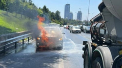 Üsküdar'da Seyir Halindeki Otomobil Alev Alev Yandı