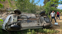 Mersin'de Feci Kaza: Otomobil Kayalıklara Yuvarlandı, 5 Yaralı