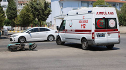 Aydın Efeler’de Kavşakta Kaza: Motosikletteki 2 Kişi Yaralandı