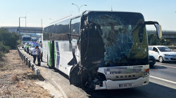 TEM Otoyolu'nda Feci Kaza! Yolcu Otobüsü, Kamyona Arkadan Çarptı: Yaralılar Var