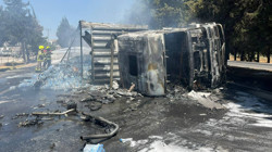 İzmir-İstanbul Yolunda Devrilen Tır Alev Aldı