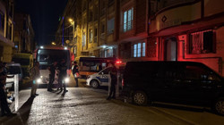 İstanbul'da Komşu Kavgasında Kan Döküldü: Biri Göğsünden Bıçaklandı, Birinin Evi Kurşunlandı