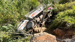 Antalya'da Kamyonet Şarampole Uçtu: 3 Yaralı