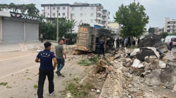 Osmaniye Kadirli’de Kamyon Devrildi: Sürücü Yaralı