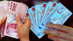 Zaman Daralıyor! Eski Ehliyetle Direksiyona Oturan Yandı: Yenileme Ücretinde Dudak Uçuklatan Artış