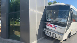 Çerkezköy'de İşçi Servisi Direğe Çarptı, 16 İşçi Yaralandı