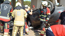 Bandırma’da Otomobil Takla Attı! 2 Kişi Araçta Sıkıştı, İtfaiye Kurtardı