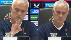 Fenerbahçe Maçı Sonrası Bu Görüntüler Gündem Oldu! Mourinho'nun Hareketi Çok Konuşuluyor