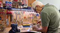 77 Yaşında İlmek İlmek İşliyor: Sadece O Yapıyor! Dünyada Böyle Bir Koleksiyonun Eşi Benzeri Bulunmuyor