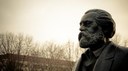 Almanya'da Marx'ın 'Hayaleti' Yargılandı... Masch'a Beraat!
