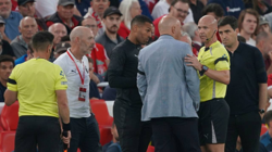 Premier Lig’de Genç Futbolcuya Büyük Şok! Hakem Maçı Durdurdu, Kulüpler Tek Ses Oldu