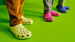 Dünyayı Kasıp Kavurmuştu! Uzmanlardan Crocs Terlik Uyarısı: Giymeden Önce İki Kez Düşünün