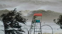 Vietnam Diken Üstünde... 100 Binler Tahliye Ediliyor!