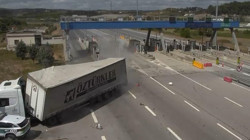 Kuzey Marmara Otoyolu'nda Facia Anları!Tır, Jandarmayı Uçurdu... Yaralılar Var, Görüntüler Ortaya Çıktı