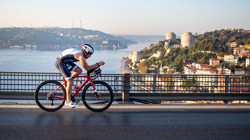 Asya ve Avrupa Aynı Parkurda… Tarihi Triatlon İstanbul’da Gerçekleşti