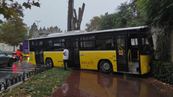 Sağanak Sonrası Peş Peşe Otobüs Kazaları: Önce Beşiktaş Ardından Küçükçekmece