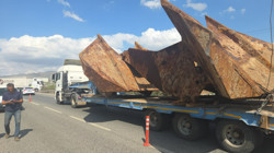 Bursa Orhangazi’de Trafik Kazası: Otobüs Tıra Çarptı, 3 Yolcu Yaralandı