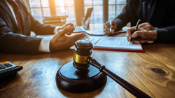 Çin'de Bir Kadın İşçi Sadece Bir Dakika İçin İşten Atıldı, Mahkemeden Emsal Karar Çıktı: Tazminat Ödenecek