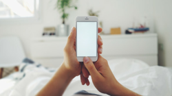 Uyumadan Önce Yatakta Telefon Kullanmadan Önce 2 Kez Düşüneceksiniz