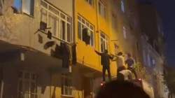 Küçükçekmece'de Binayı Alevler Sardı, 3 Kişi Son Anda Kurtarıldı!