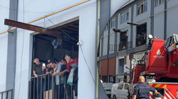 Yangın Var, Umursayan Yok: İşçiler Alevleri İzleyip Sigara İçti