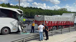 Esenyurt'ta Feci Trafik Kazası! Yolcu Otobüsüyle Kamyon Çarpıştı