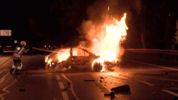 Esenler’de Gece Yarısı Can Pazarı: Otomobil Takla Atıp Alev Aldı, 5 Kişi Yaralandı