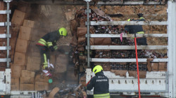 TEM Otoyolu'nda Alev Paniği: Züccaciye Kamyonu Yandı