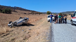 Gelibolu'da Otomobil Tarlaya Uçtu: 2 Yaralı