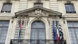 Fransa'da 52 Belediye Binasına Filistin Bayrağı