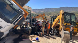 Adıyaman’da Kamyon Devrildi: Otomobil Sürücüsü Ezilerek Hayatını Kaybetti