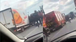 D-100’de Feci Kaza! Kamyonet Bariyerlere Çarptı: Yaralılar Var