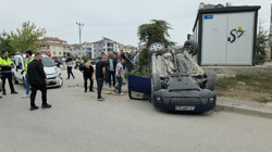 Bursa'da Korkutan Kaza! Araç Ters Döndü, 3 Kişi Yaralandı