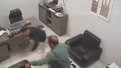 Esenyurt’ta Depreme Yakalananların Panik Anları Kamerada! Kendilerini Sokağa Attılar