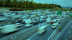 Yeni Trafik Yasası Geliyor: Sürücüler Dikkat! Gizli Radarlar Gündemde, Cezalar Katlanıyor