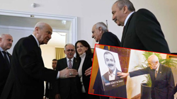 Devlet Bahçeli Sırrı Süreyya Önder'e Ne Hediye Etti?