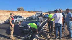 Otomobil Taklalar Attı, Şans Eseri Yaralanan Olmadı