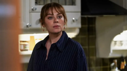 Başrol Oyuncusu Demet Evgar Uyuşturucu Operasyonunda İfade Vermişti! Bahar Dizisi Sete Ara mı Veriyor?