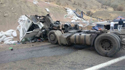 Bingöl'de Mercimek Yüklü Tır Devrildi: 1 Kişi Yaralandı