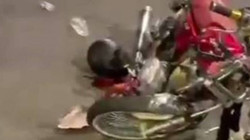 Diyarbakır’da Motosiklet ile Otomobil Çarpıştı: 1 Kişi Yaralandı