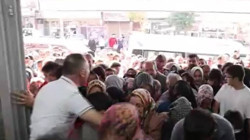 İndirim İçin Birbirlerini Ezdiler