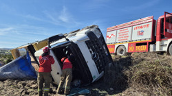 Susurluk'ta Kontrolden Çıkan Tır Devrildi: 1 Yaralı