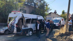 Muş'ta Korkutan Kaza: Yolcu Treni Servise Çarptı, 17 Öğrenci Yaralandı