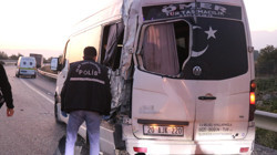 Denizli'de Feci Kaza: Emniyet Şeridindeki Servise Kamyon Çarptı: 1 Ölü