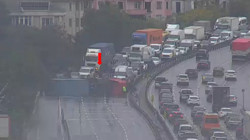 Büyükçekmece'de Tır Devrildi, Trafik Durdu