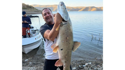 Elazığ’da Dev Balık Yakalandı! 70 Kiloluk Turna Görenleri Şaşkına Çevirdi