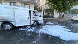 Batman'da Park Halindeki Panelvan Alevlere Teslim Oldu