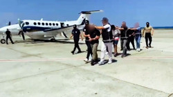 İçişleri Bakanı Ali Yerlikaya Duyurdu! Kırmızı Bültenle Aranıyorlardı, Yakalanıp Türkiye'ye Getirildiler